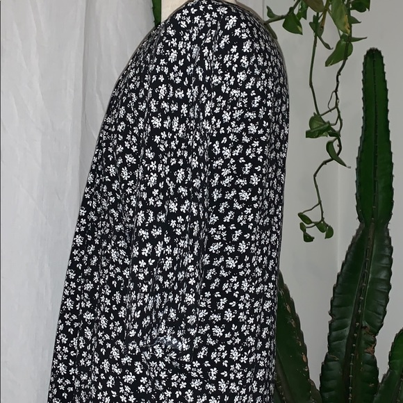 Cardigan 🖤🤍 - Picture 3 of 5